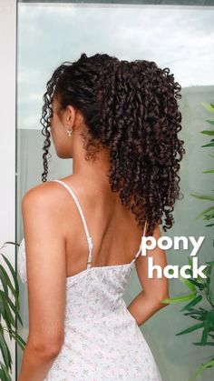 Double Curly Ponytail, Messy Ponytail Hairstyles Curly Hair, Messy Low Ponytail Curly Hair, Curly Bridal Ponytail, Messy Ponytail Curly Hair, How To Do Curly Ponytail, Naturally Curly Ponytail Hairstyles, Loose Curly Ponytail, Long Curly Ponytail Hairstyles