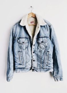 levis sherpa denim jacket | levi's outfit #ad Levis Sherpa Jacket, Levis Sherpa, Jacket Levis, Sherpa Denim Jacket, Mode Casual, Sherpa Jacket, Moda Vintage, Jacket Vintage