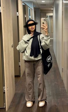 fashion inspo hijabi modest Street Wear Hijab Outfit, Hijab Outfit Streetwear, Cargo Hijab Outfit, Fits With Cargo Pants, Hijabi Drip, Muslim Streetwear