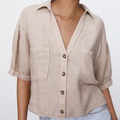 New With Tags Cropped Linen Zara Top. Beige V-neck Top With Pockets, Casual Brown Summer Blouse, Beige Summer Tops With Pockets, Summer Beige Tops With Pockets, Summer Brown Button-up Tops, Brown Button-up Summer Tops, Brown Button-up Vacation Tops, Beige Beach Tops With Pockets, Beach Beige Tops With Pockets