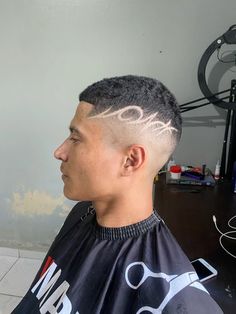 #barbersinc #barbersinctv #barberoslatinos #barberosargentinos #barber #barbershop #barbershopconnect #nastybarbers #barbering #fade #fading #fademaster #thebarberpost #fadegame #elegance #redone #100kbarbers #mensfashion #menstyle #barbersince98 #internationalbarbers #nbahaircuts #nbastyle #AlexisGabrielLine Haircuts With Designs, Hair Designs For Boys, Mohawk Hairstyles Men, Fade Designs, Hair Illustration, Mohawk Hairstyles, Barber Life, Drip Outfit Men