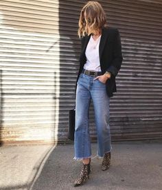 New Jeans 2025: 5 Jeans Trends To Try Now Moda Over 40, Cropped Jeans Outfit, Wide Leg Jeans Outfit, Jeans Trend, Looks Jeans, Jeans Outfit Women, Cropped Wide Leg Jeans, Moda Jeans, Cropped Flare Jeans