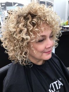 Edgy Curly Hair, Blond Haircuts, Deva Cut, Blonde Hairstyles, Short Hair Trends, Edgy Short Hair, Sassy Hair, Beautiful Curls