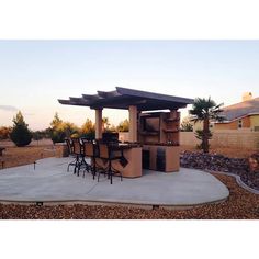 Outdoor Kitchen T.V. Media Wall with Pergola and Outdoor Bar Outdoor Bar Seating, Built In Bbq Grill, Bbq Grill Island, Arizona Backyard, Brick Projects, Grill Island, Outdoor Barbeque, Tv In Kitchen, Balcony Grill