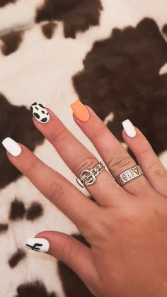 Cute Nails For Fair, Western Nails Country Simple, Cute Nails Country, Purple Western Nails, Cute Country Nails Designs, Lainey Wilson Nails, Fall Country Nails, Country Themed Nails, Country Festival Nails