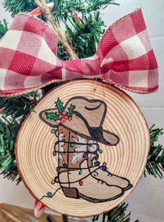 Flat Wood Ornaments, Rudolph The Red Nosed Reindeer Ornaments Diy, Country Ornaments Diy, Horse Shoe Christmas Ornaments, Western Christmas Painting, Wood Cookie Christmas Ornaments, Wood Christmas Ornaments Diy Craft Ideas, Western Christmas Decorations Diy