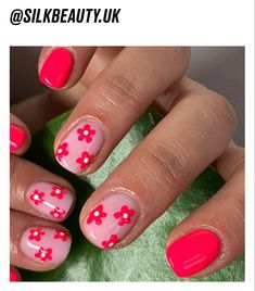 Floral Nails Ideas, Cute Fun Nails Simple, Nail Designs For Super Short Nails, Cute Nails Ideas Short, Hot Pink Daisy Nails, Simple Spring Gel Nails, Very Short Gel Nails Simple, Cute Gel Nail Designs For Short Nails, Nail Into For Short Nails