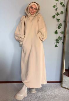 Winter Dresses For Hijab, Street Style Abaya, Winter Outfits Women Hijab, Fashion Outfits Muslim Women, Winter Outfit For Hijab, Khimar Winter Outfit, Muslim Dress Ideas, Abaya For Winter, Hijabi Coat Outfit