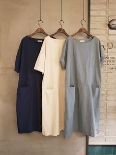 "Women's Organic Linen Pocket Boat Neck Short Sleeve Dress good for home and work with large front pockets Loose fit, simple design, high quality linen fabric Size One size, good for US size 4-12 Chest width 70cm /27.6\" Length 106 cm/42\" Fabric and Care Linen 100% Hand washing and line dry recommended Made in S Korea" Tunik Linen, Linen Fashion, Printed Summer Dresses, Linen Shirt Dress, Linen Casual, Organic Linens, Short Sleeve Dress, Mode Inspiration, Linen Dresses