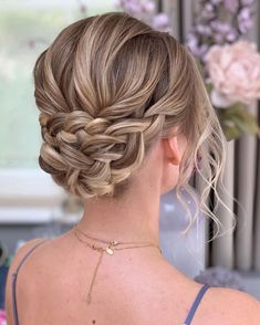 Elegant Prom Updo for Medium Length Hair Easy Wedding Hairstyles, Prom Ponytail Hairstyles, Prom Hair Up, Sanggul Modern, Cute Prom Hairstyles, Braid Updo, Easy Wedding, Prom Hair Down, Simple Wedding Hairstyles