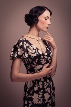 1930s look. Hair by Lisa-Gasson-Jones. Makeup by Miriam King. Photo by Scott Chalmers. Model Jade Hargood Elegance Fashion, 1930s Style, King Photo, Avant Garde Makeup, 1930s Fashion, Dieselpunk, Fashion Vintage, Vintage Love