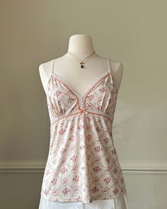 - Vintage rosette print camisole featuring laced embroidery with orange lined cups- stretchable fabric; ribboned, adjustable straps- size M - lovely condition with no flaws 🤍Model Measurements:- Bust: 34B- Waist: 26- Hip: 38- Height: 5"4 🤍 Size of mannequin: size 2 - 4 Lace Floral Print Sleeveless Camisole, Floral Lace Sleeveless Camisole, Vintage Spaghetti Strap Tank Top With Lace Trim, Dress Clothes For Women, Adjustable Straps, Dress Outfits, Size 2, Embroidery, Womens Dresses