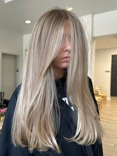 Blonde balayage Different Blonde Colors, Blonde With Natural Lowlights, Long Blonde Hair No Layers, Blond Ashy Hair Balayage, Bright Blonde With Dark Underneath, Blonde Balayage No Money Piece, Silver Blonde Hair With Lowlights, Blonde With Dark Blonde Roots, Bright Blonde With Brown Lowlights