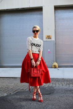 Stile Casual Chic, Woman In Red, 일본 패션, Atlantic Pacific, Red Skirt, Absolutely Fabulous, Karen Walker, Oui Oui