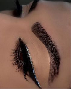 Eyeliner Glitter, Evening Eye Makeup, Crease Makeup, Eye Makeup Images, Rhinestone Makeup, Prom Eye Makeup, Glitter Liner, Prom Makeup Looks, Eye Makeup Styles