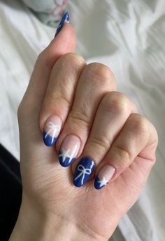 Square Nails Ideas Green, White Nail Blue French Tip, Grad Party Nails, Summer Nail Inspo 2024 Almond Short, Blue Bow Nails, Blue Coquette Nails, Aesthetic Blue Nails, French Tip Nails Design, Navy Nail Art