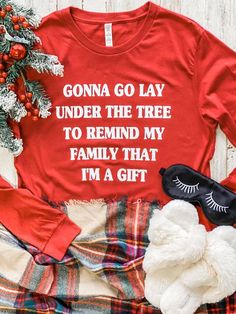 Gonna Lay Under the Tree Tee | Sassy Shortcake | sassyshortcake.com Christmas Tee Shirts, Cute Shirt Designs, Under The Tree, Family Christmas Shirts, Mode Inspo, Diy Shirt, Christmas Tees, Christmas Season, Christmas Tshirts