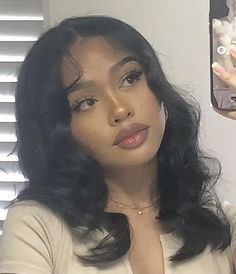 Short Hair Latina, Latina Aesthetic Hair, Baddie Hairstyles Latina, Feminine Makeup, Light Makeup Looks, Brown Skin Makeup, Cute Makeup Looks, Makeup Styles, Favorite Hairstyles