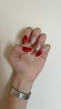 Nails Natal, Beautiful Red Nails, Elegant Christmas Nail Designs, Daisy Acrylic Nails, Latest Nail Designs, Festive Manicure, Chic Nail Art, Pink Ombre Nails, Rose Gold Nails