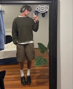 Baggy Cargo Shorts Outfit Men, Cargo Shorts Men Outfits, Mens Streetwear Aesthetic, Cargo Shorts Outfit, Mens Shorts Outfits, Mens Casual Outfits Summer