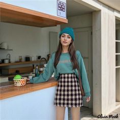 Olivia Mark - Checkered Midi Skirt with a Flattering Fit and High Waist Design - Ideal for Stylish Outerwear Casual Green Mini Skirt For Fall, Green Casual Mini Skirt For Winter, Uv Protection Clothing, Plaid Midi Skirt, Cotton Pencil Skirt, Checkered Skirt, Cotton Midi Skirt, Plaid Pencil Skirt, Tweed Pencil Skirt