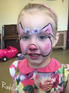 Peppa Pig Makeup, Pig Makeup Cute, Peppa Pig Face Paint, Peppa Pig Face Painting, Face Painting Farm Animals Easy, Pig Nose Makeup, Farm Animal Face Paint, Cute Pig Makeup Halloween, Face Painting Farm Animals