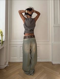 Back Tattoo Dainty, Bella Hadid Streetwear, Back To School Uniform Outfits, Dainty Tattoos For Women, Court Aesthetic, Baggy Mom Jeans, College Formal, Back To School Uniform, Product Ideas