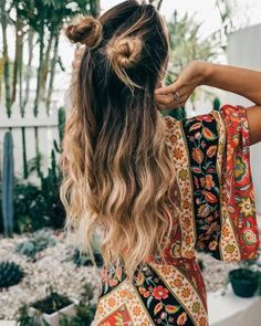 Summer print long sleeve bohemia beach maxi long dress Cute Boho Hairstyles, Summer Elements, Boho Hairstyle, Space Buns, Hippie Hair, Bohemian Hairstyles, Bohol, Festival Hair