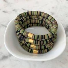 Mens Bracelet Fashion, Bracelet Photo, Vinyl Disc, Heishi Bracelet, Homemade Bracelets, Boho Chic Bracelets, Bead Studio, Clay Bead Bracelet, Bracelets Handmade Diy