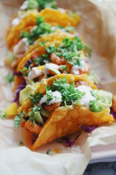 nachos with cheese, lettuce and other toppings