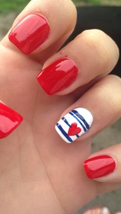 Summer Nails 4th July, Red White Blue Pedicure, 4th Of July Fingernails, 4th Of July Gel Nails Ideas, Red White And Blue Gel Nails, Red White And Blue Flower Nails, Patriotic Nail Designs Red White Blue, July Dip Nails, Gold Acrylic Nail Designs