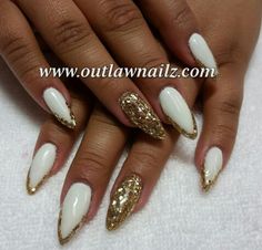 White Nails Gold Tips, Acrylic Nails Stiletto, Hoco Nails, Gold Acrylic Nails, Gold Tips, Gold Chrome, White Gold Wedding, Black White Gold