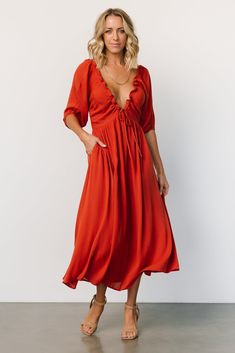 Spain Outfit Ideas, Chic Romper, Baltic Born, Velvet Maxi Dress, Trendy Summer Outfits, Rust Dress, Midi Length Skirts, Pleated Midi Dress, Satin Midi Dress