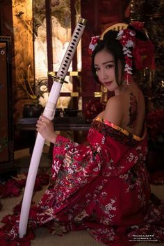 Swords Anime, Viking Love, Japanese Geisha Drawing, Armor Fantasy, Samurai Clothing, Medieval Swords, Kimono Japan, Kawaii Clothing, Martial Arts Women