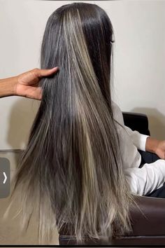 Blonde Highlights On Dark Hair, Girl Hair Colors, Cute Hair Colors, Hair Tint, Protective Hairstyles For Natural Hair, Hair Color Streaks, Brunette Hair With Highlights, Dark Hair With Highlights