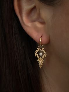 Earrings of Destiny – Soulbound Elegant Yellow Gold Earrings With Historical Design, Elegant Historical Drop Earrings, Elegant Historical Design Drop Earrings, Unique Gold Earrings, Video Game Jewelry, Gold And Pearl Earrings, Game Jewelry, Youtuber Dr, Zelda Ocarina Of Time