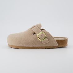 Meet Hana, a super comfy slip on clog. Featuring a flexible cork footbed fitted with a cushioned heel cup, Hana is the epitome of classic comfort. Hana's fully cushioned genuine suede insole will form a perfect contour of the foot after being worn in, while its soft faux wool upper comes with an adjustable strap, ensuring a great fit. Clog Slippers Outfit, Fall Clogs, Clog Outfit, Ugg Clogs, Outfit Repeater, Perfect Contour, Tasman Slippers, Wool Clogs, Mom Shoes