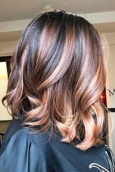 Highlights For Dark Brown Hair, Hair With Highlights, Brown Hair With Blonde Highlights, Lob Haircut, Dark Brown Hair Color, Hair Color Highlights, Haircut And Color, Penteado Cabelo Curto, Brown Blonde Hair