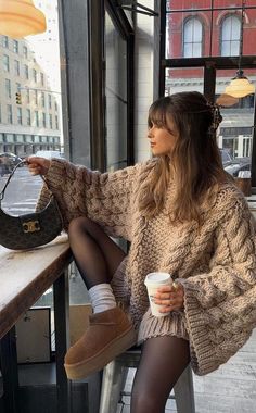 Woman Autumn Outfits, Fall Insta Outfits, Fall Fit Dress, Cozy And Cute Outfits, Fall Cozy Fits, Fall Season Aesthetic Outfits, Comfy Fashionable Outfits, Fall Style Inspo Aesthetic, Casual Fall Looks 2024