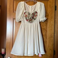 Super Adorable & Whimsical Shein Heart On Chest Dress! Size M (6) Plus Size Coastal Grandmother Outfits, Whimsical Outfit, Granny Chic Fashion, Dreamy Clothes, Granny Dress, Outfit Inspo Spring, Whimsical Heart, Whimsical Dress, White Print Dress