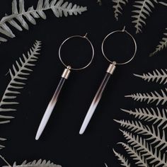 Add a touch of natural beauty to your look with these stunning porcupine quill earrings.  Each quill is carefully harvested and cleaned, then arranged in a delicate pattern to create a unique and eye-catching piece.  The lightweight design ensures all-day comfort, so you can wear these earrings with confidence. Your item will arrive in a beautiful packaged in a gift box, perfect for giving to a friend, or just to keep it for yourself! Pair these earrings with this beautiful necklace for a comple Beth Dutton Style, Porcupine Quill Earrings, Quill Earrings, Beth Dutton, Porcupine Quills, Cowgirl Jewelry, Cow Girl, Western Jewelry, Beautiful Necklace