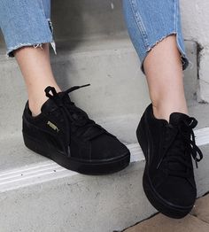 Platform Shoes Sneakers, Sneaker Outfits, Sneakers Puma, Shoes Running, Platform Sneaker, Trendy Sneakers, Pumas Shoes, Sneakers Outfit, Black Sneakers