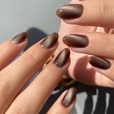 Brown Cat Eyes Nail, Bronze Cateye Nails, November Nails Cat Eye, Brown Tiger Eye Nails, Fall Nails Cateye, Taupe Cat Eye Nails, Brown Cateye Nails Design, Tigers Eye Nails Polish, Olive Cat Eye Nails