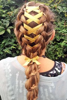 Ribbon In Braids Hairstyles, Ribbons In Hair Braid, Corset Hairstyle, Renfaire Hair, Braids With Ribbon, Hair Ribbons Hairstyles, Crazy Braids, Kepang Dua, Guard Hair