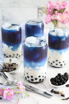 A layered drink with black tapioca pearls in the bottom  swirls together sweet coconut milk and sapphire blue butterfly pea flower tea. Study Drinks, Blue Boba, Resep Starbuck, Boba Tea Recipe, Bubble Tea Recipe, Butterfly Pea Tea, Butterfly Pea Flower Tea, Pearl Tea