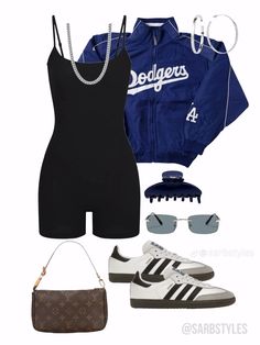 Outfits With Dodger Jersey, Baseball Game Fits Women, Cute Dodger Game Outfits, Dodger Outfit Women, Dodger Jersey Outfit Women, Dodger Fits, Dodgers Jersey Outfit, Cubs Game Outfit Women, Dodger Game Outfit Women