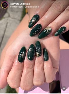 Yennefer Of Vengerberg Nails, Dark Green Celestial Nails, Emerald Green Celestial Nails, Hozier Nail Art, Emerald City Nails, Simple Green Acrylic Nails, Cottage Core Nail Ideas, Hozier Nails Ideas, Bookish Nails Book Lovers