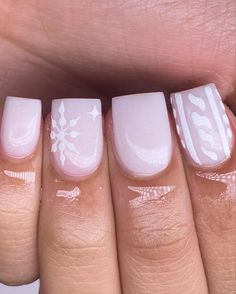 Simple Christmas Nails Winter Short Square, Short Short Christmas Nails, Nail Inspired Christmas, Short Pink Christmas Nails Acrylic, Winter Nails Biab, Winter Short Square Nails, Simple Nail Designs Short Square, Short Natural Winter Nails, Square Christmas Nail Designs