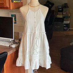 ****No Low Ball Offers!!!**** This Listing Is For A Brand New With Tags Free People White Halter Sleeveless Mini Dress In Size S. Please Look At All Pictures And Ask Any Questions That You May Have. ****No Low Ball Offers!!!**** Thank You For Looking And God Bless !!!! Casual Halter Neck Sundress For Daywear, Spring Cotton Halter Dress For Day Out, Chic Cotton Halter Sleeveless Dress, Summer Sleeveless Halter Dress For Daywear, Chic Cotton Sleeveless Halter Dress, Cotton Sleeveless Halter Dress For Day Out, Casual White Halter Neck Sundress, Casual White Halter Dress For Brunch, Casual Cotton Halter Dress