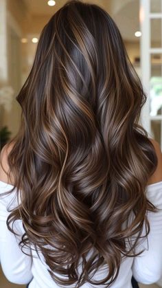 Chocolate Hair With Burgundy Highlights, Chunky Highlights Balayage, Expresso Highlights On Brown Hair, Caramel Brown Hair Highlights, Dark Brown Hair Golden Highlights, Dark Brown With Honey Highlights, Brown Sugar Highlights, Shades Of Brown Highlights, Coffee Highlights Hair